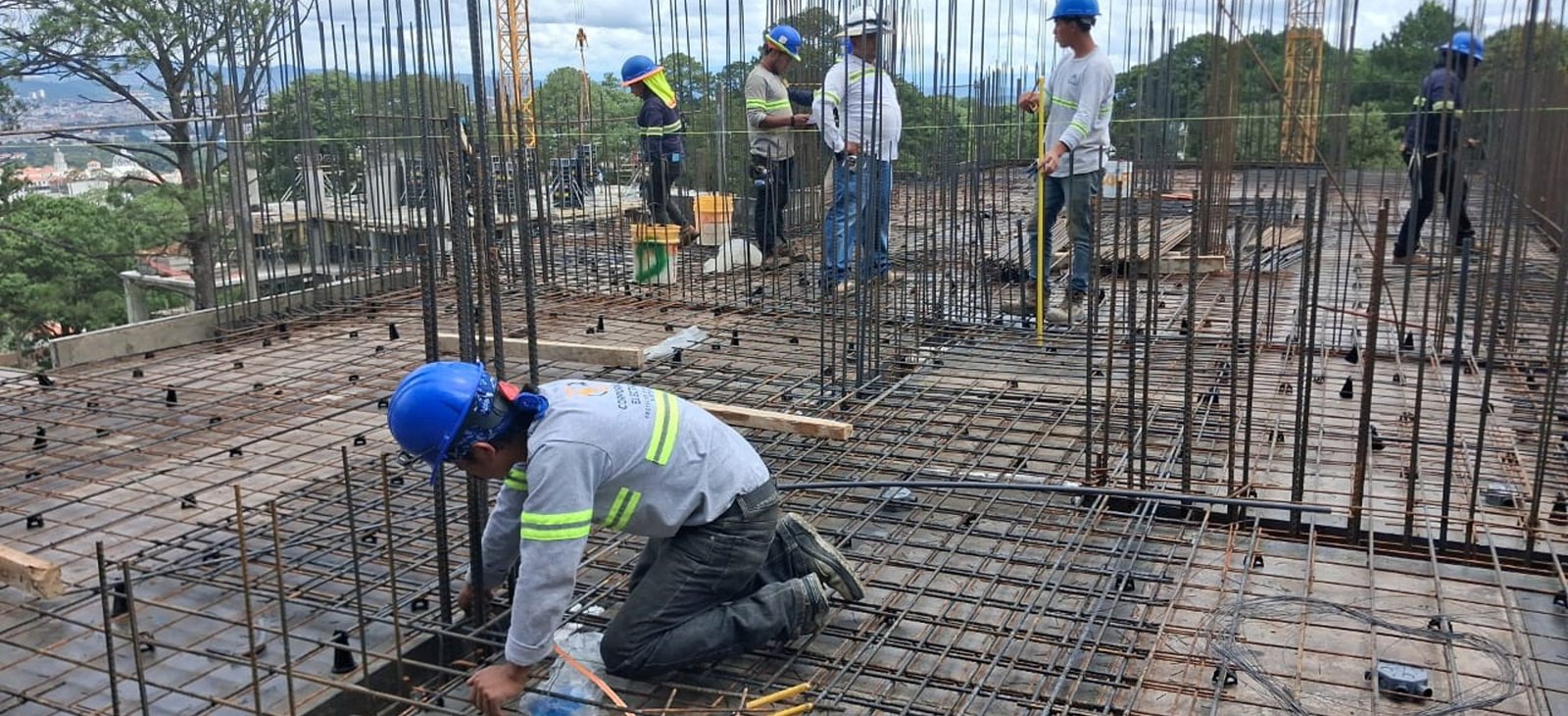 Cuadrilla trabajando en losa - Proyecto Terrasse