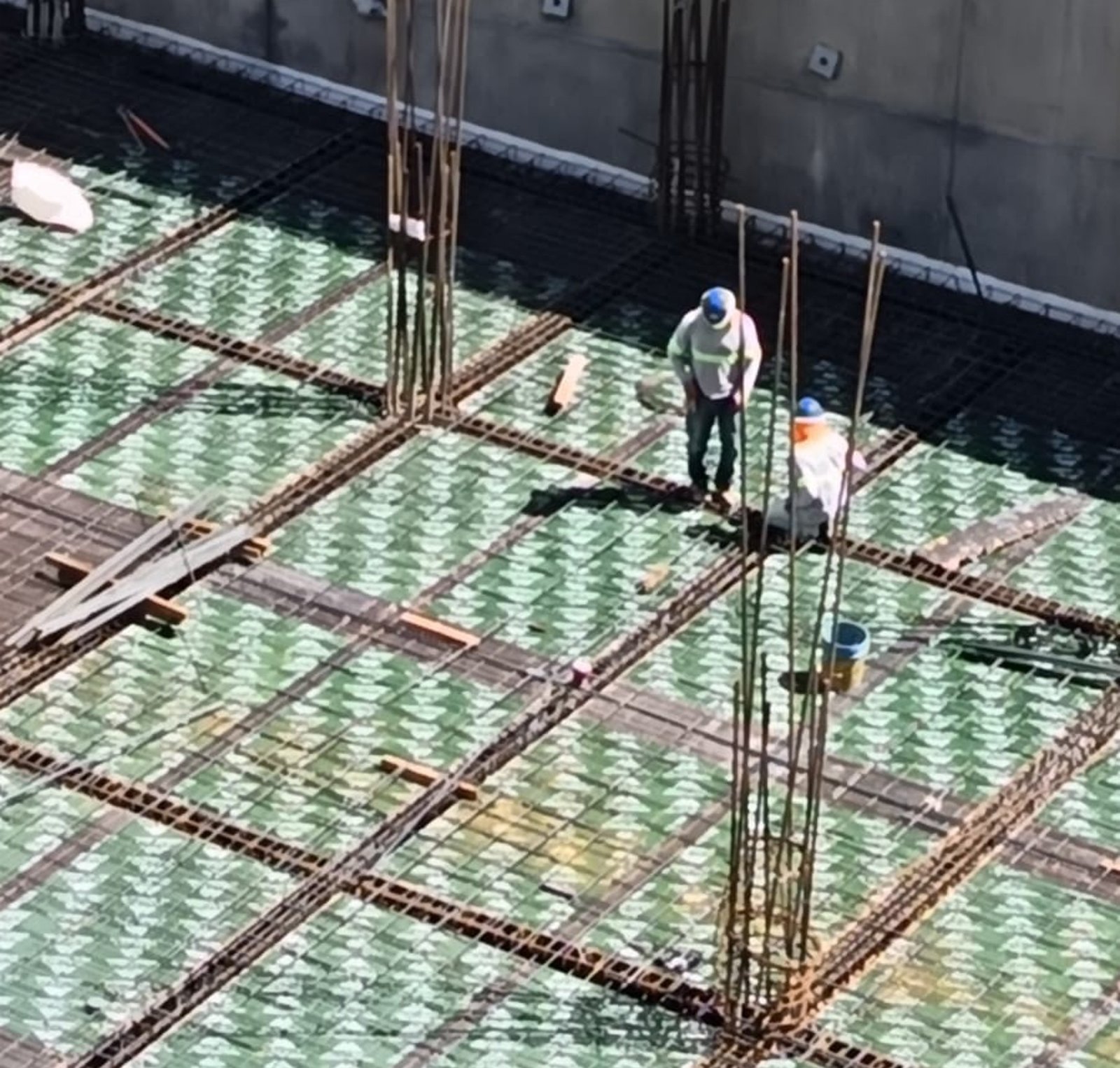 Verificación de niveles y acero de refuerzo en losa - Proyecto Terrasse